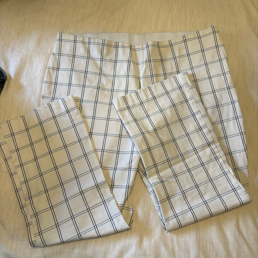 A New Day Cropped Ankle Pants. Size 17